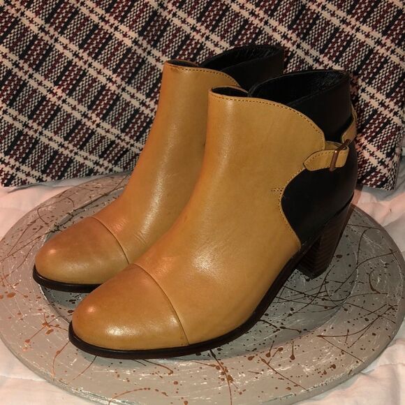 Wolverine Sz 8 1000 Mile Rockford Samantha Pleet Taupe Black Ankle Booties - Picture 2 of 13